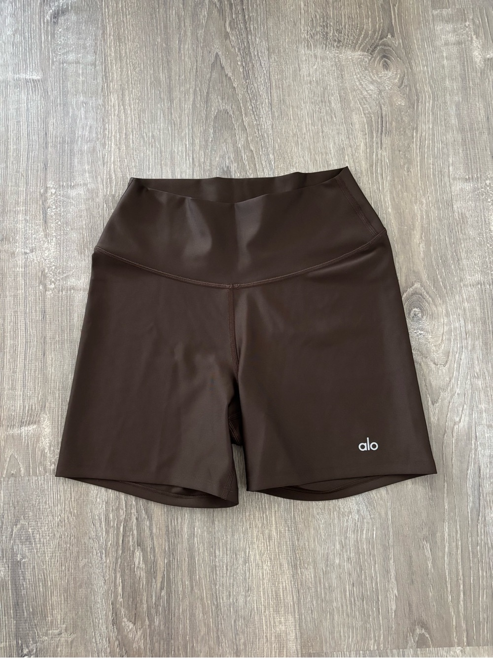 Alo Yoga 5" Airlift Energy Espresso Biker Shorts (M) - Picture 2 of 7